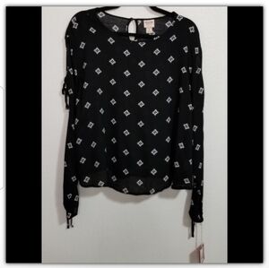 NWT Mossimo ties up sleeves with keyhole back